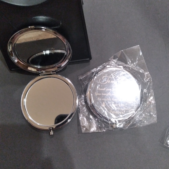 Brand New Silver Compact Mirror For Mother Engraved With Quote - Picture 2 of 3